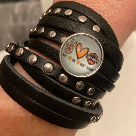 - HD Snap Button Wrap Bracelet - Picture 6 of 12